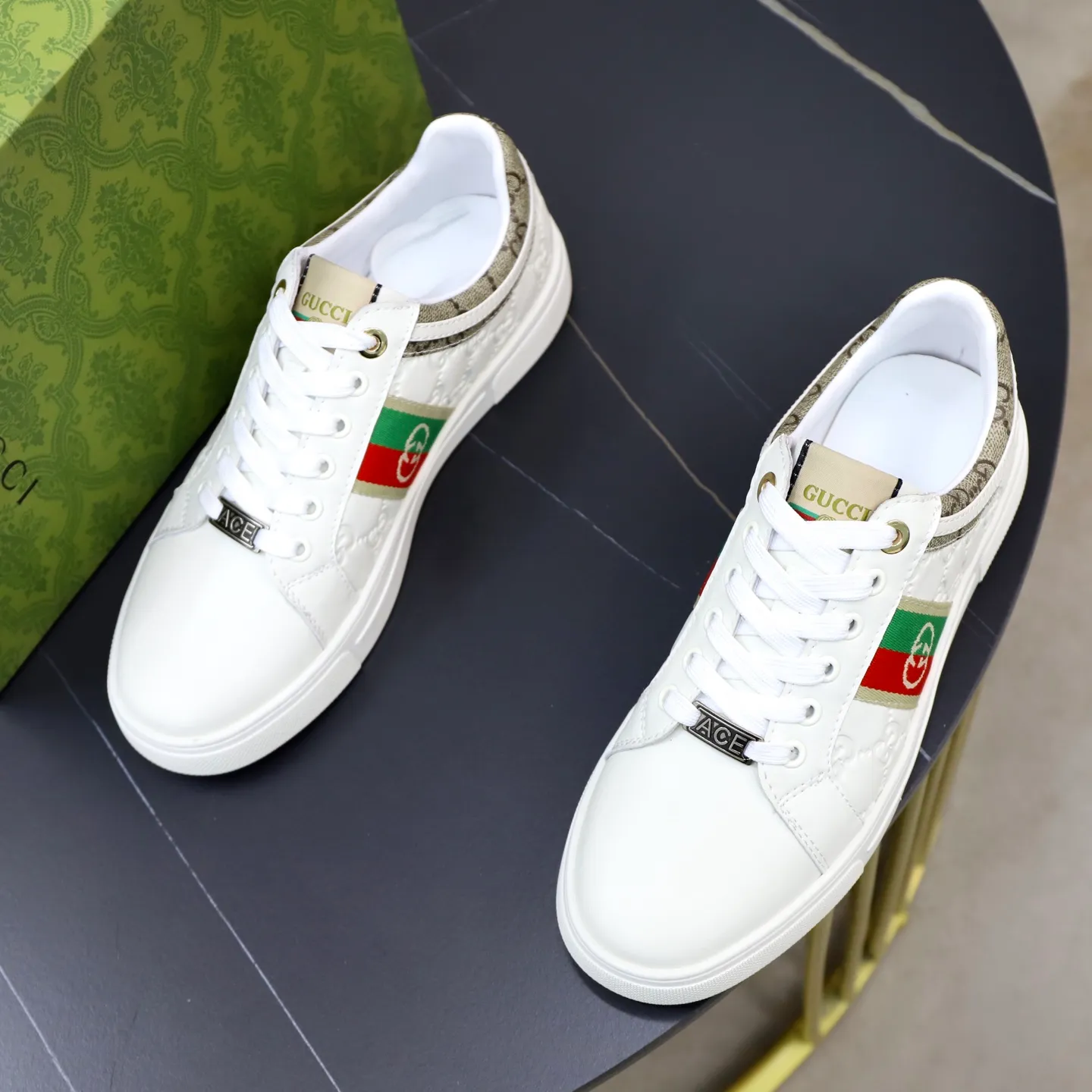 Ex-factory price: 440💰🙅‍♂️🙅‍♂️🙅‍♂️ Brand: GUCCI Standard code: 38-44 (45 customized) Grade: Same as the official website Material: Original material splicing Comfortable and breathable lining Lightweight and wear-resistant sports outsole Style category: Men's fashionable casual shoes Running sneakers Distinguished luxury brand elements Top luxury Color: actual picture color